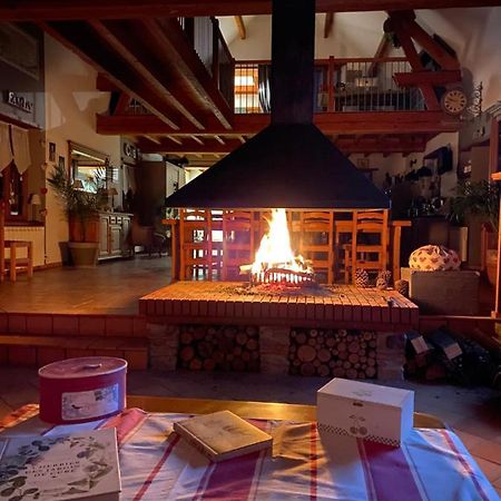 Domaine Des Pierres Trouvees Bed & Breakfast Saint-Vincent  Dış mekan fotoğraf